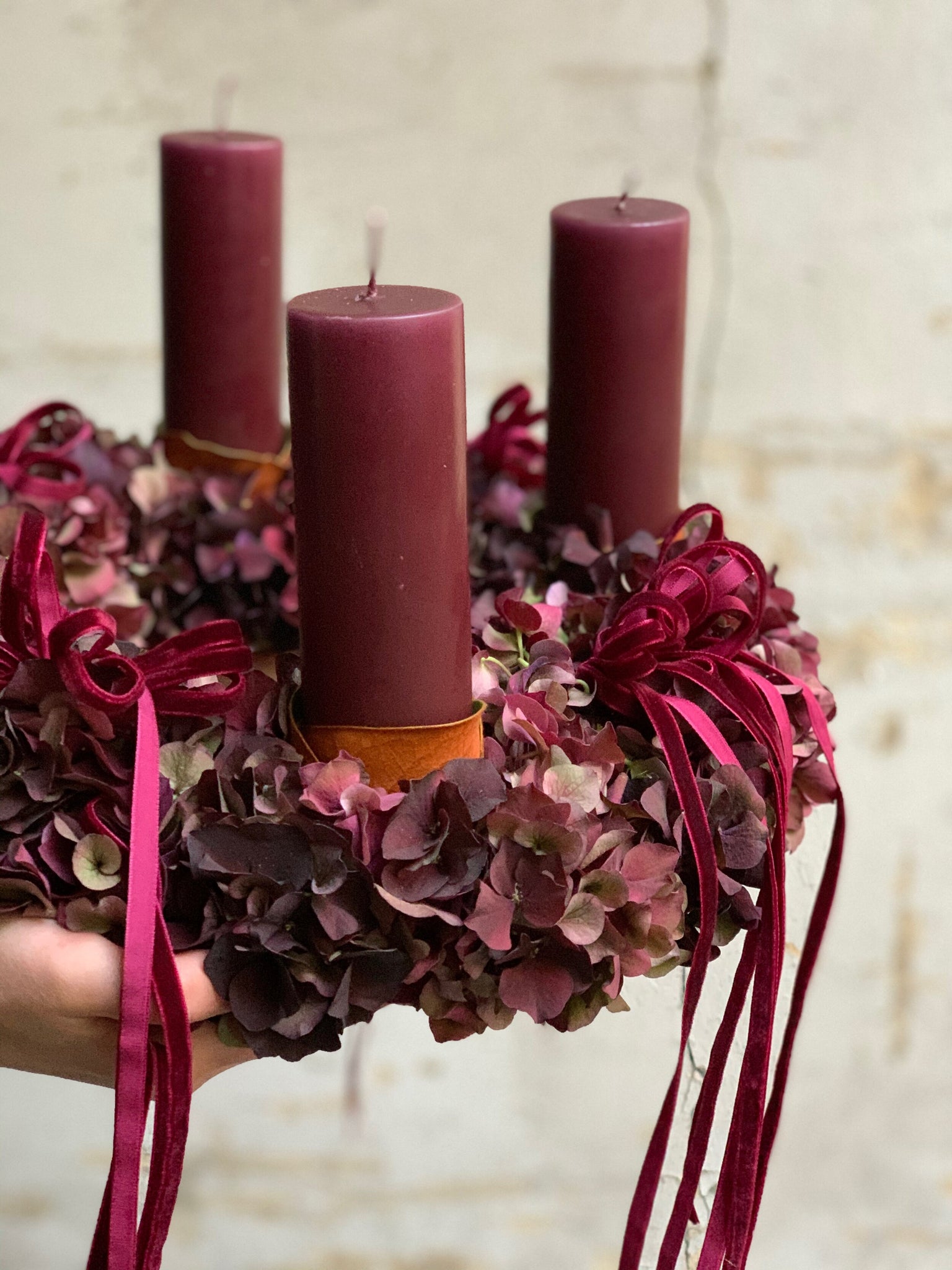 Adventskrans - Large Hydrangea with Block Candle, Burgundy